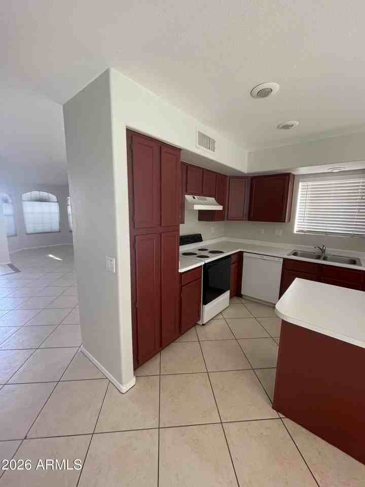 1921 W Winchester Way - Photo 4 of 19