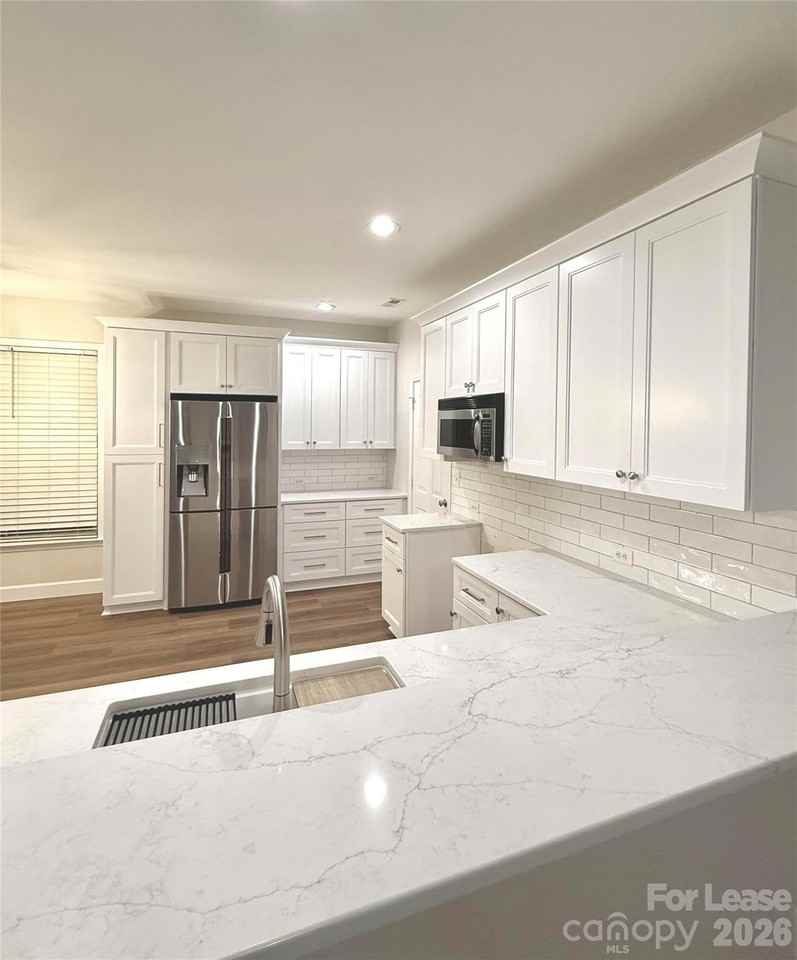 9235 Island Overlook Ct - Photo 4 of 20