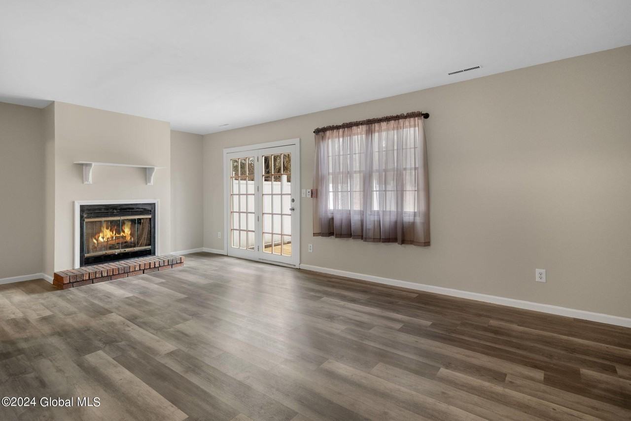 3 Terry Ct Unit B #B - Photo 4 of 24