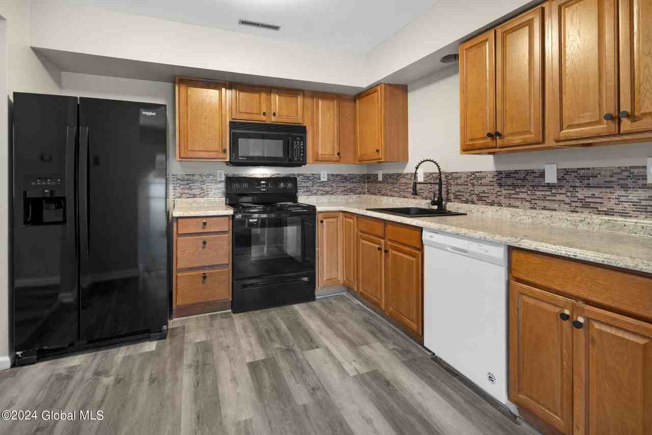 3 Terry Ct Unit B #B - Photo 6 of 24