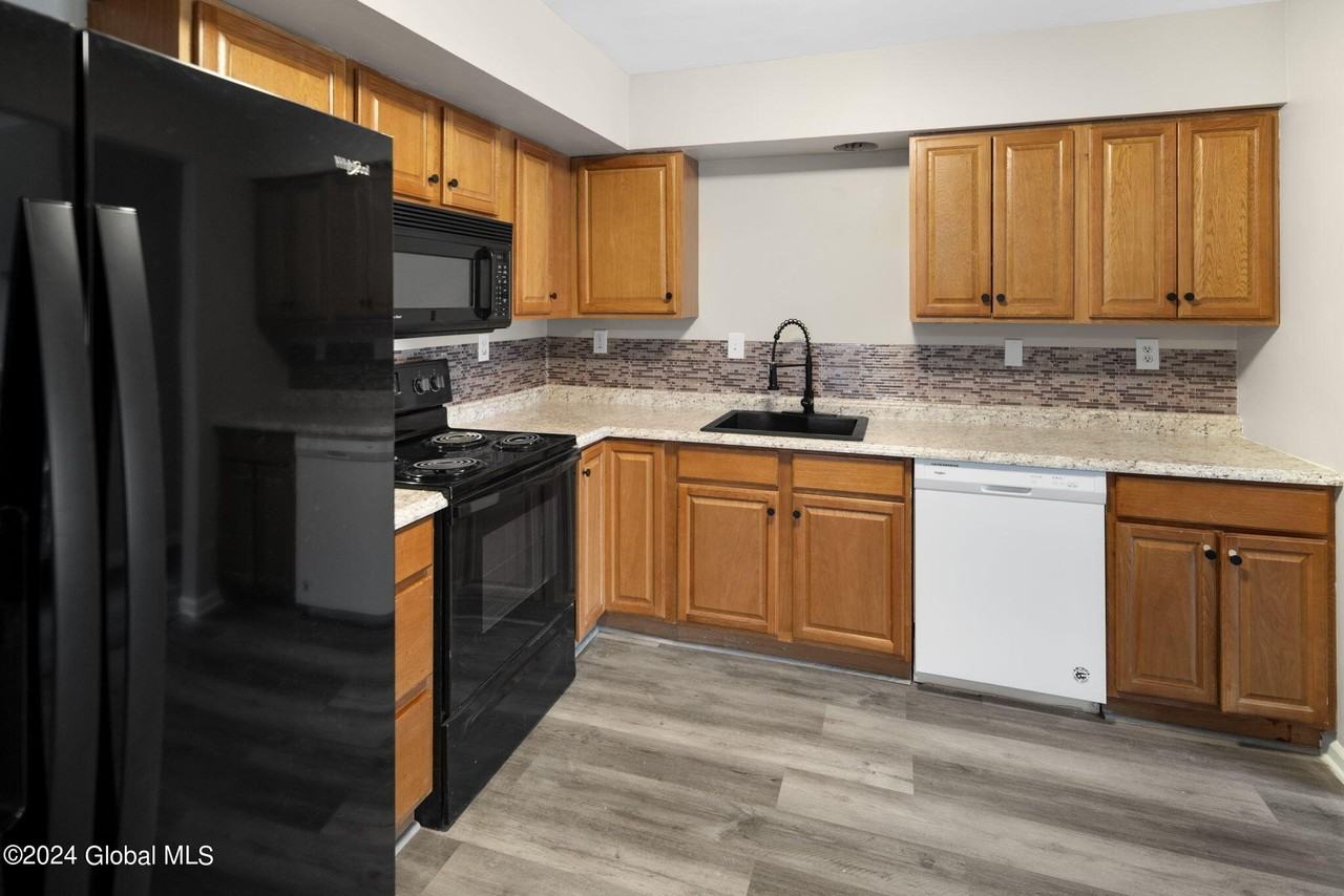 3 Terry Ct Unit B #B - Photo 7 of 24