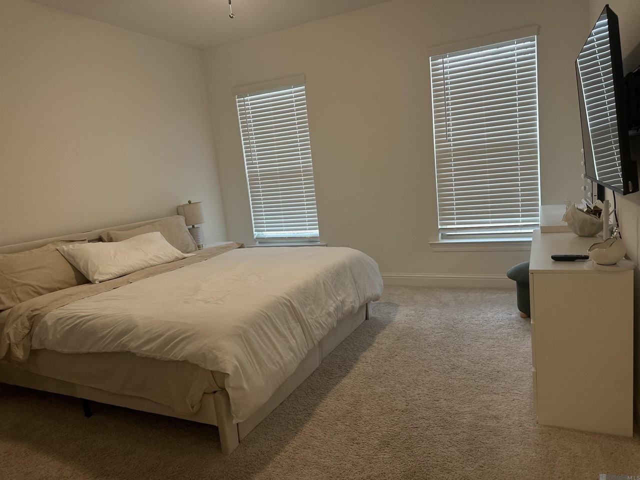 8926 Asoka Ave - Photo 5 of 16