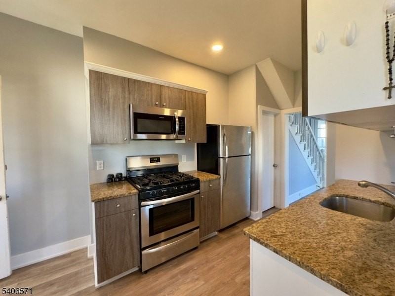 31 Diller Ave - Photo 4 of 28