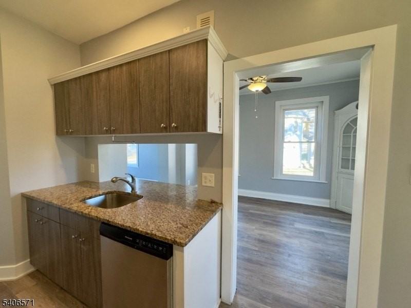 31 Diller Ave - Photo 5 of 28