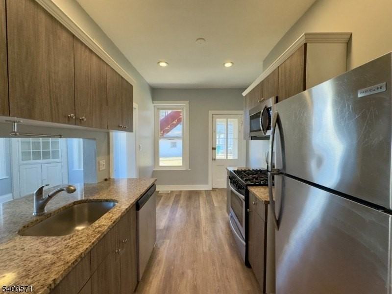 31 Diller Ave - Photo 6 of 28