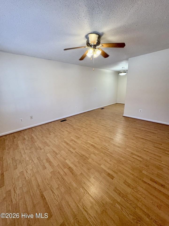 402 E 2nd St Unit B #B - Photo 2 of 9