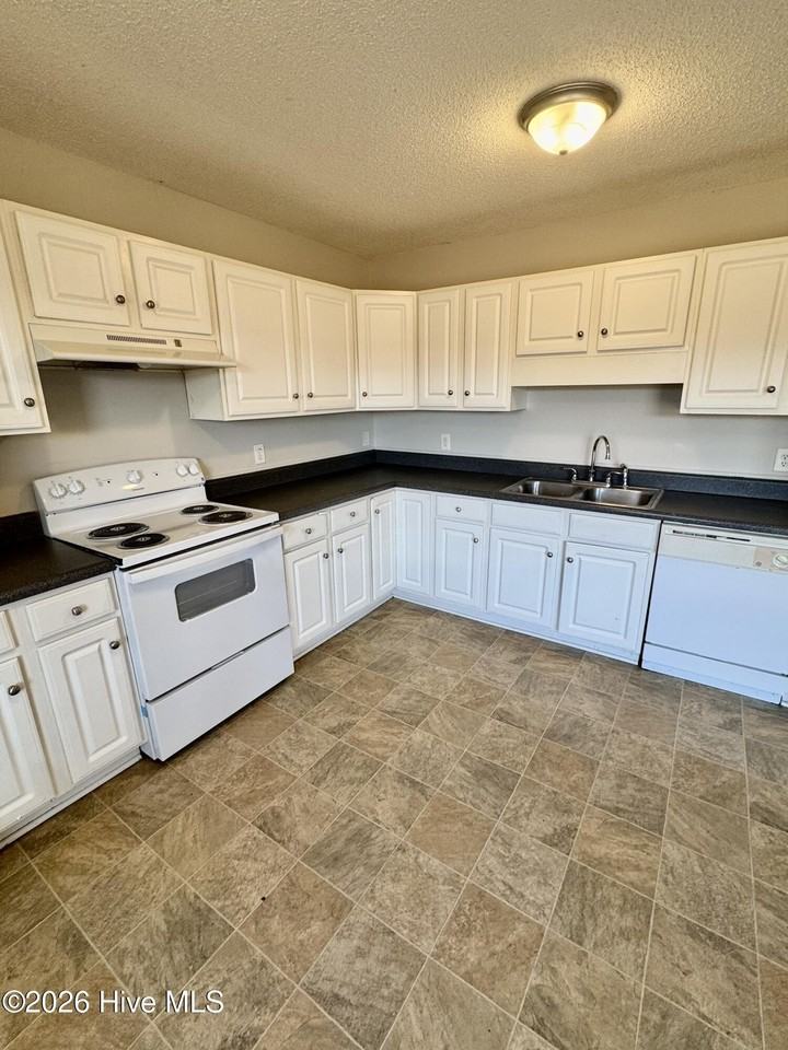 2140 Sanibelle Ln Unit B #B - Photo 4 of 11