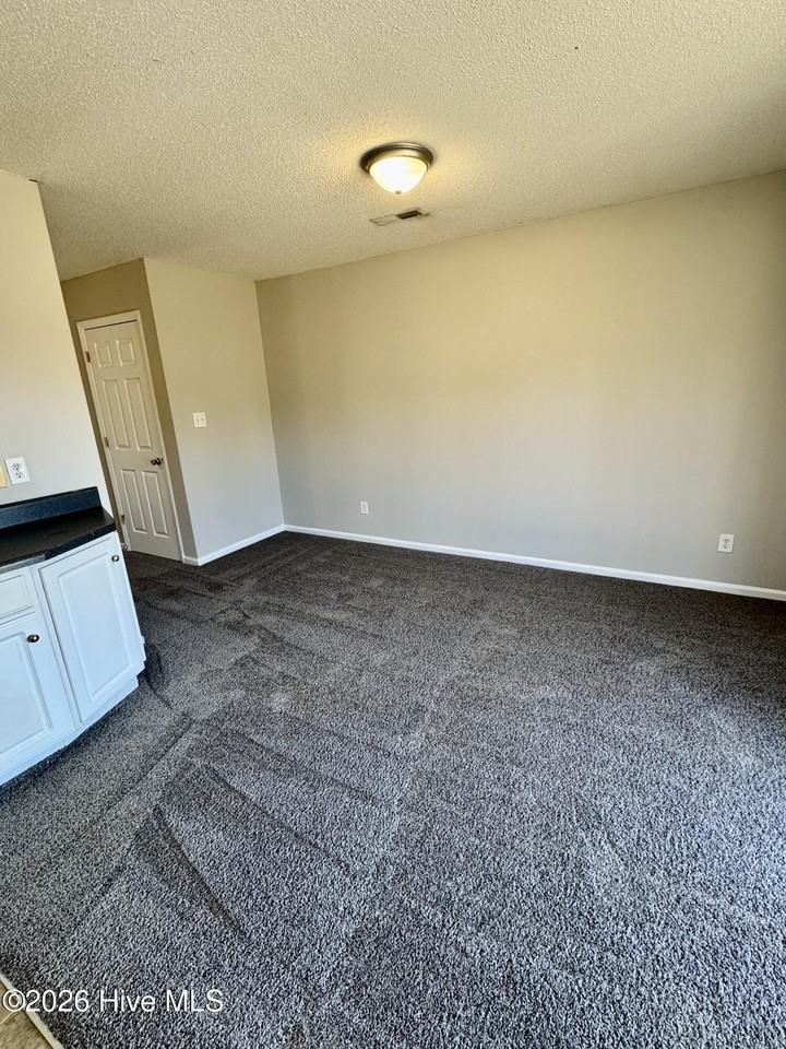 2140 Sanibelle Ln Unit B #B - Photo 5 of 11