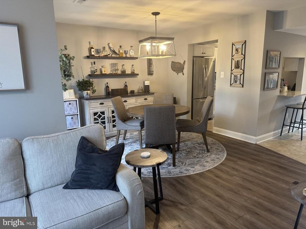 424 Trumbull Ct - Photo 4 of 21