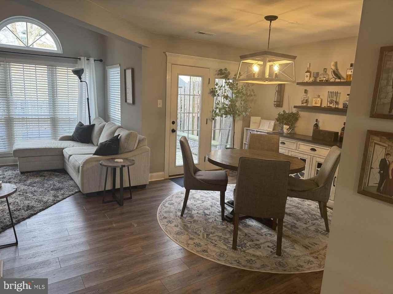 424 Trumbull Ct - Photo 5 of 21