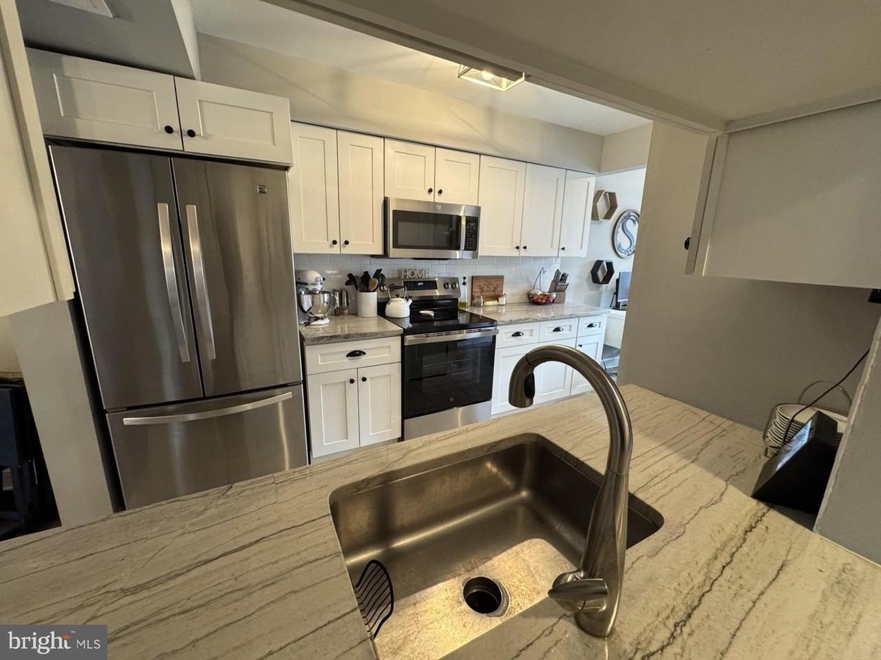 424 Trumbull Ct - Photo 7 of 21