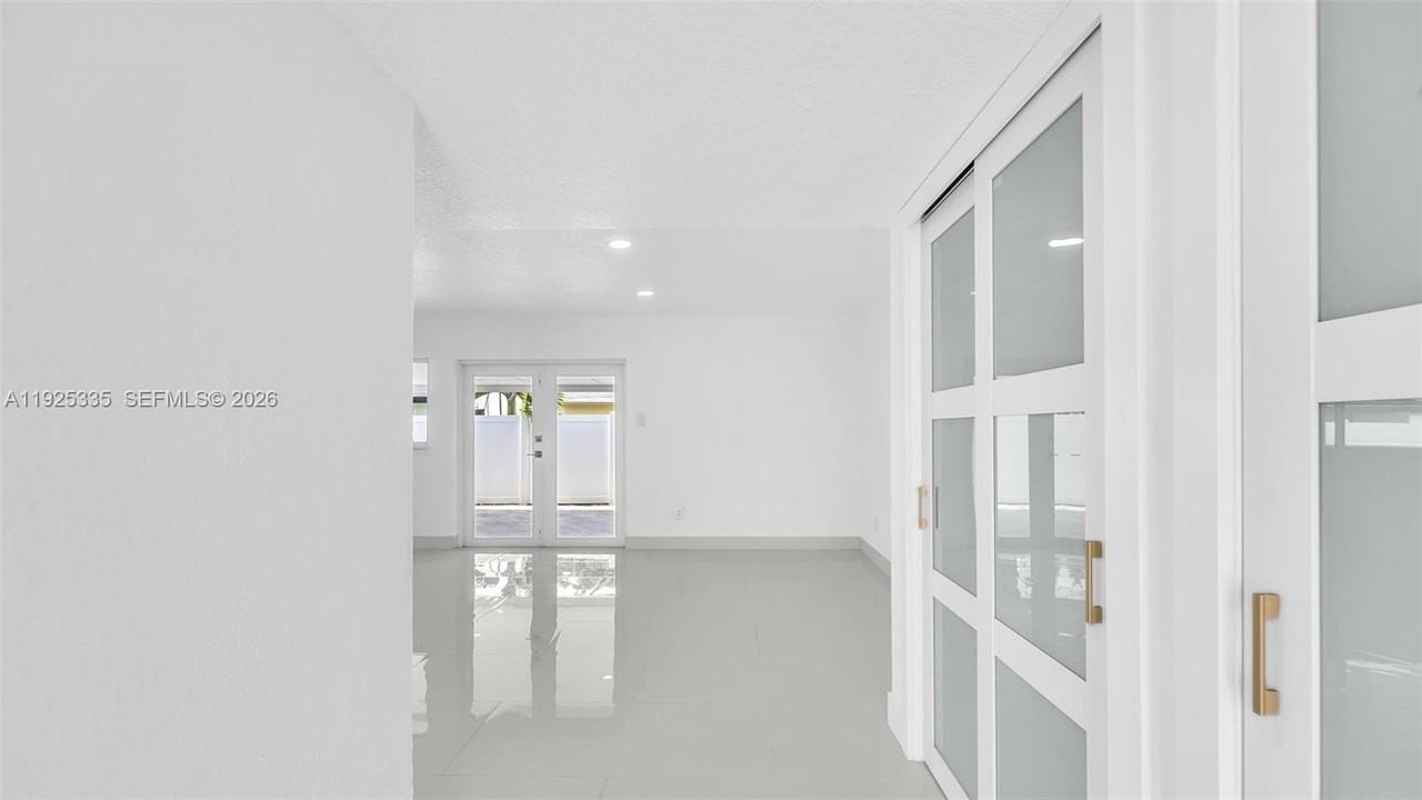 11421 Sw 84th St #1 - Photo 5 of 44