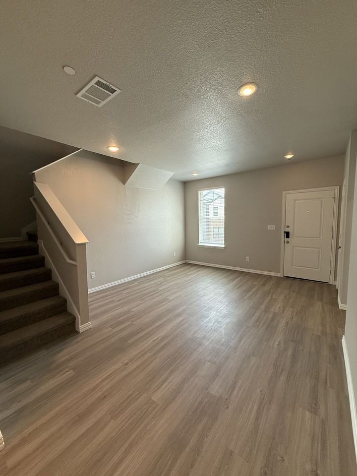 Willow Xing E - Photo 2 of 8