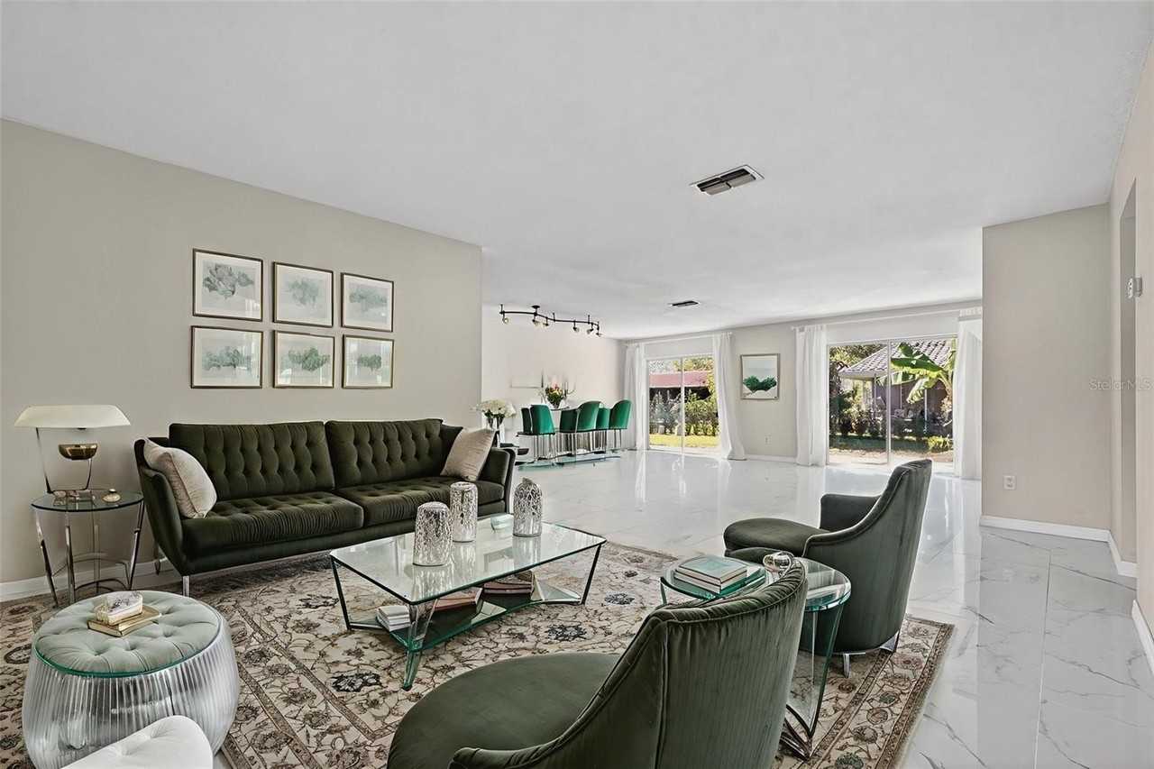 10659 Windsor Ct - Photo 3 of 18