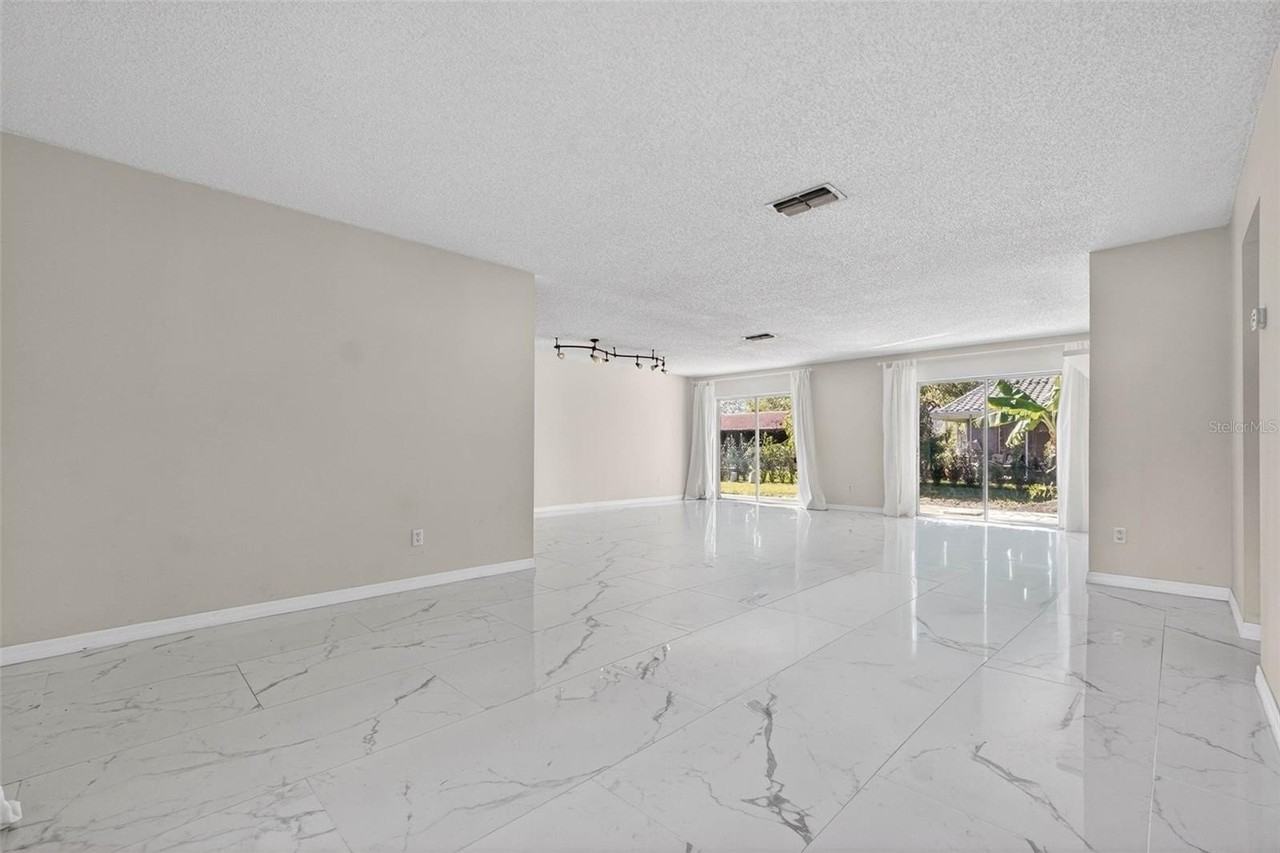 10659 Windsor Ct - Photo 5 of 18