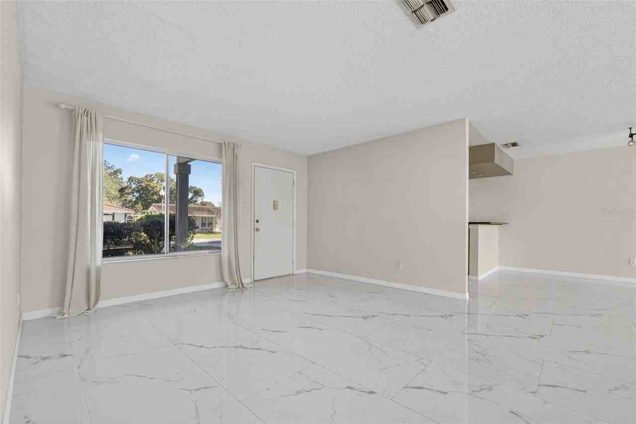 10659 Windsor Ct - Photo 6 of 18