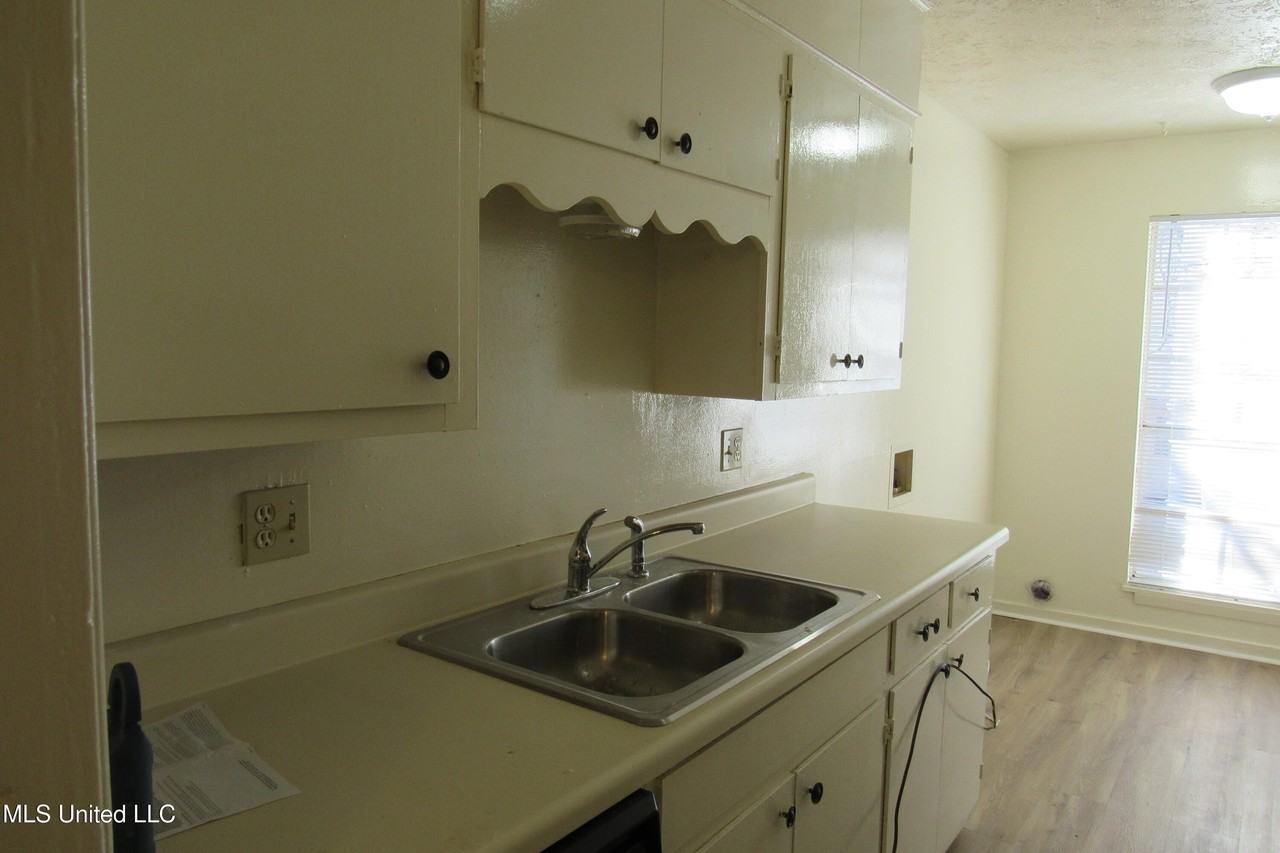 1625 Saint Mary St Apt 10 - Photo 5 of 13