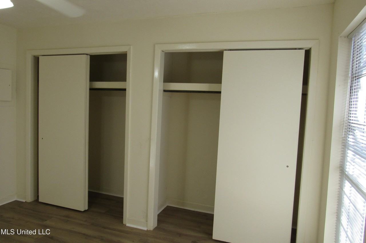 1625 Saint Mary St Apt 10 - Photo 6 of 13