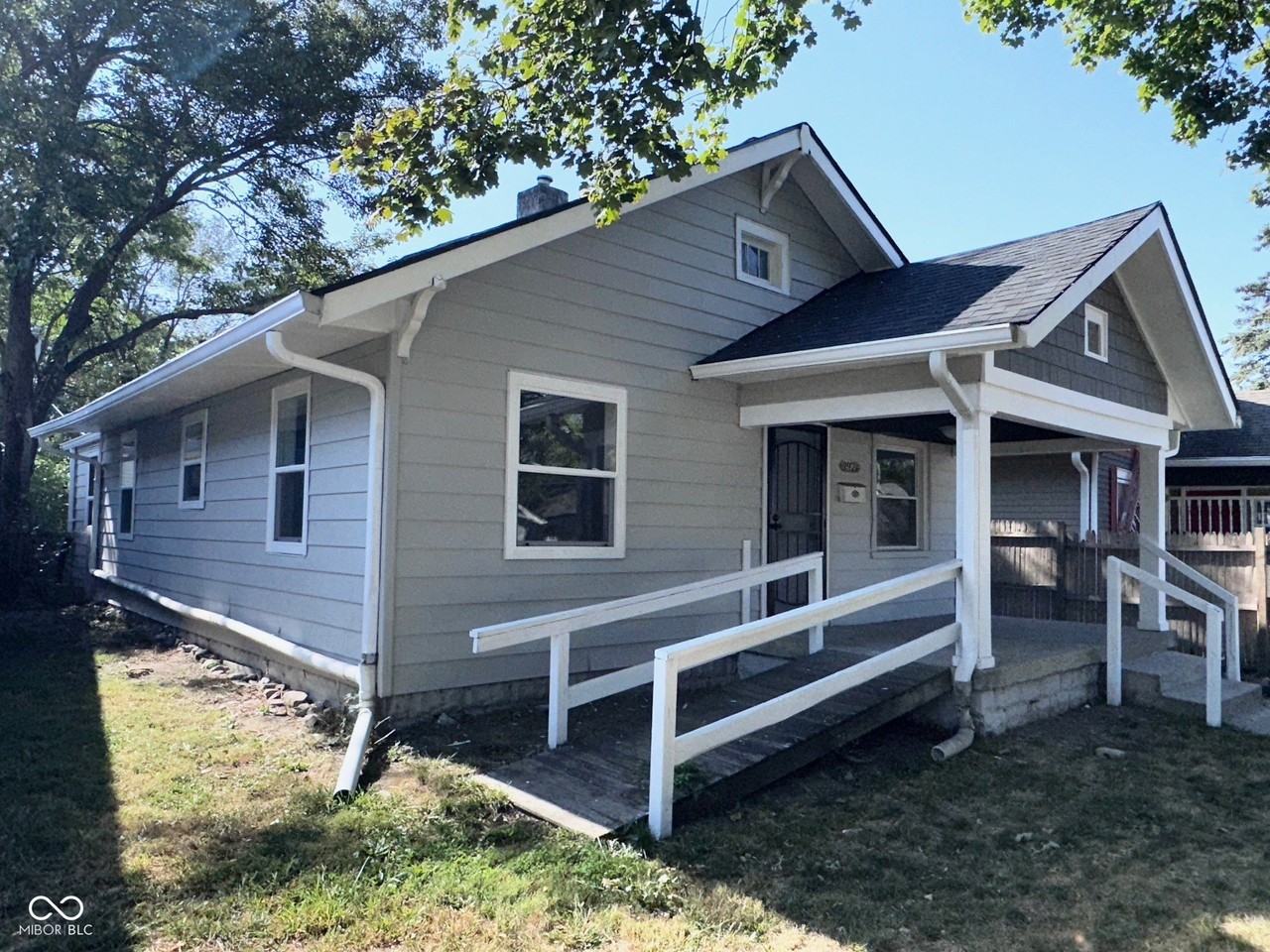 2921 Brookside Ave - Photo 2 of 12