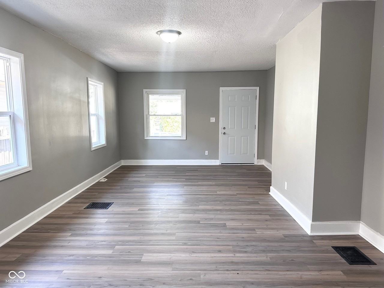 2921 Brookside Ave - Photo 4 of 12