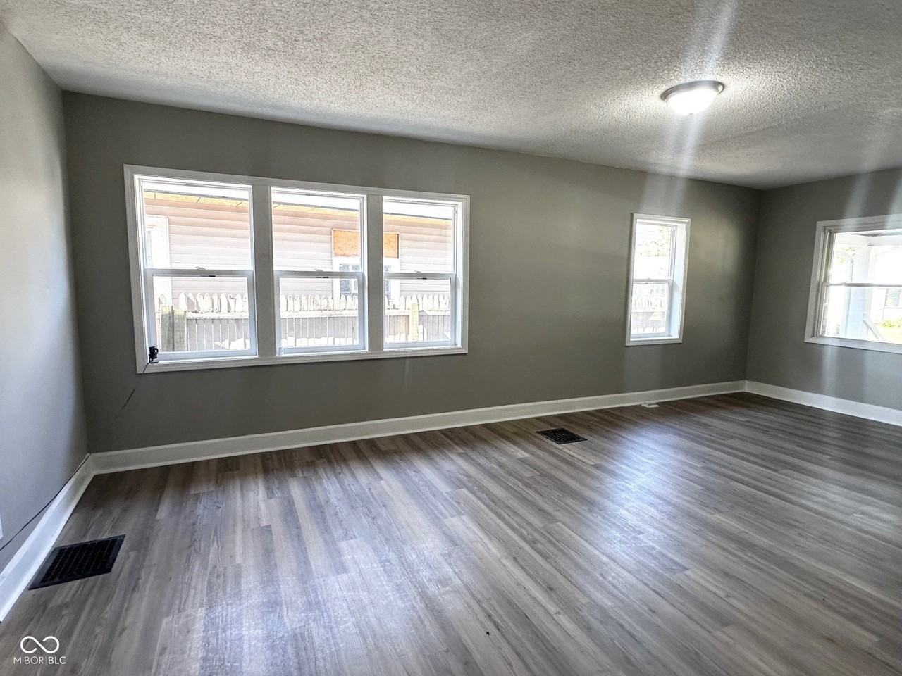 2921 Brookside Ave - Photo 5 of 12