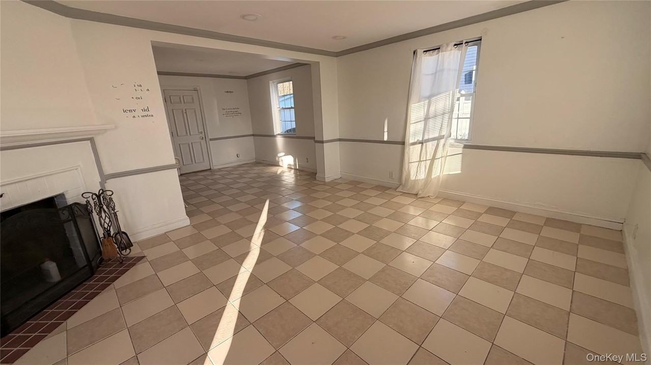 185 Weir St - Photo 2 of 16