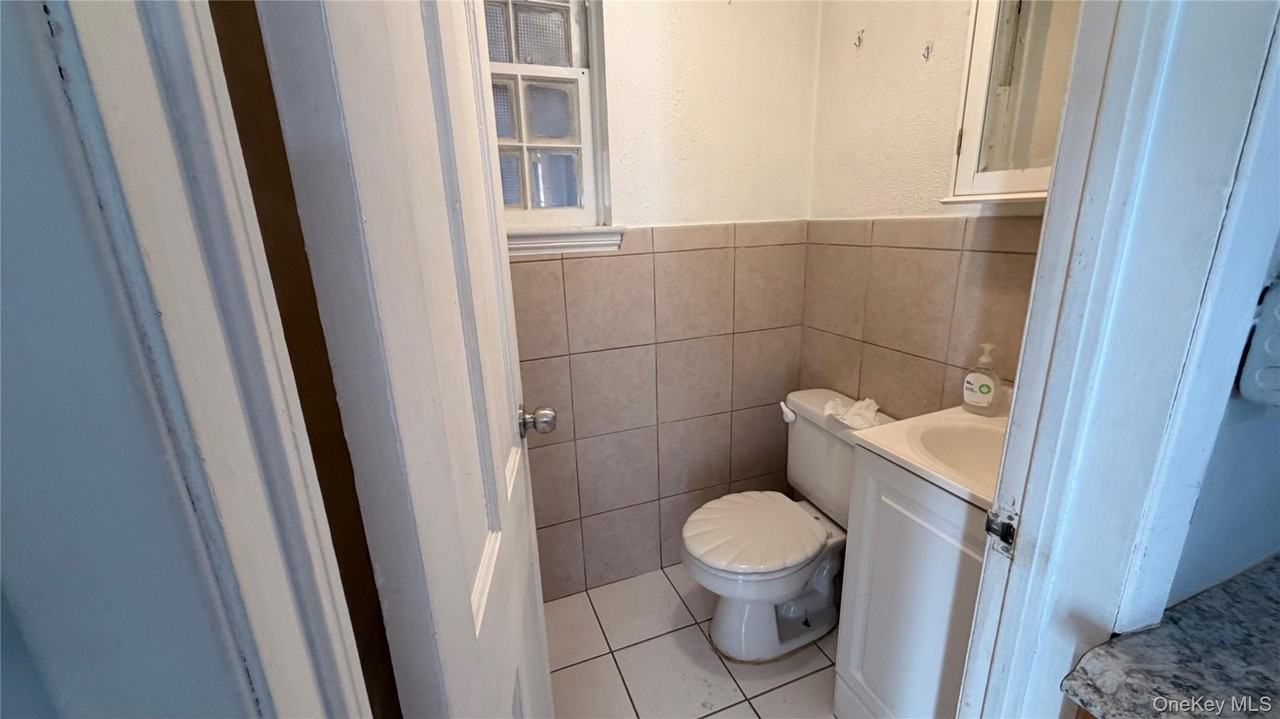 185 Weir St - Photo 5 of 16