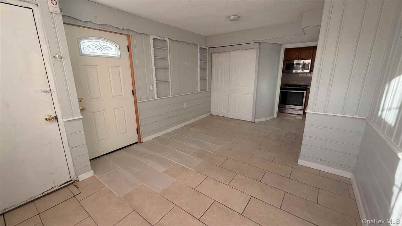 185 Weir St - Photo 7 of 16