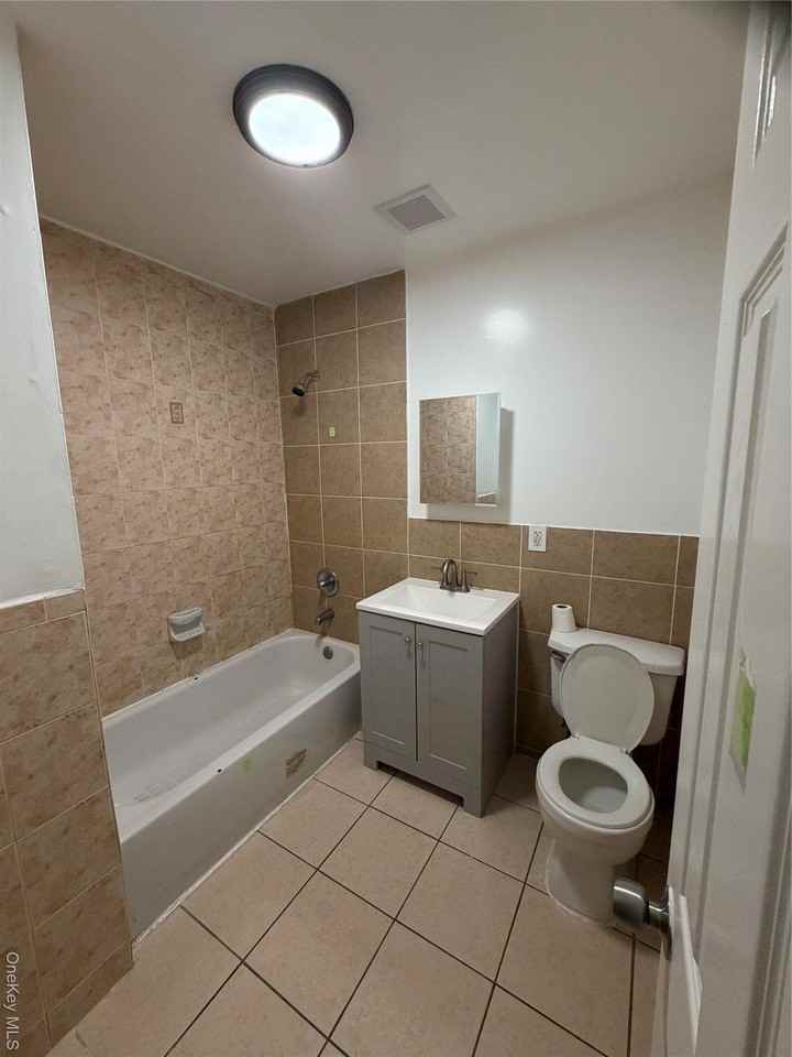 17207A 90th Ave Unit 2nd #2nd - Photo 7 of 9