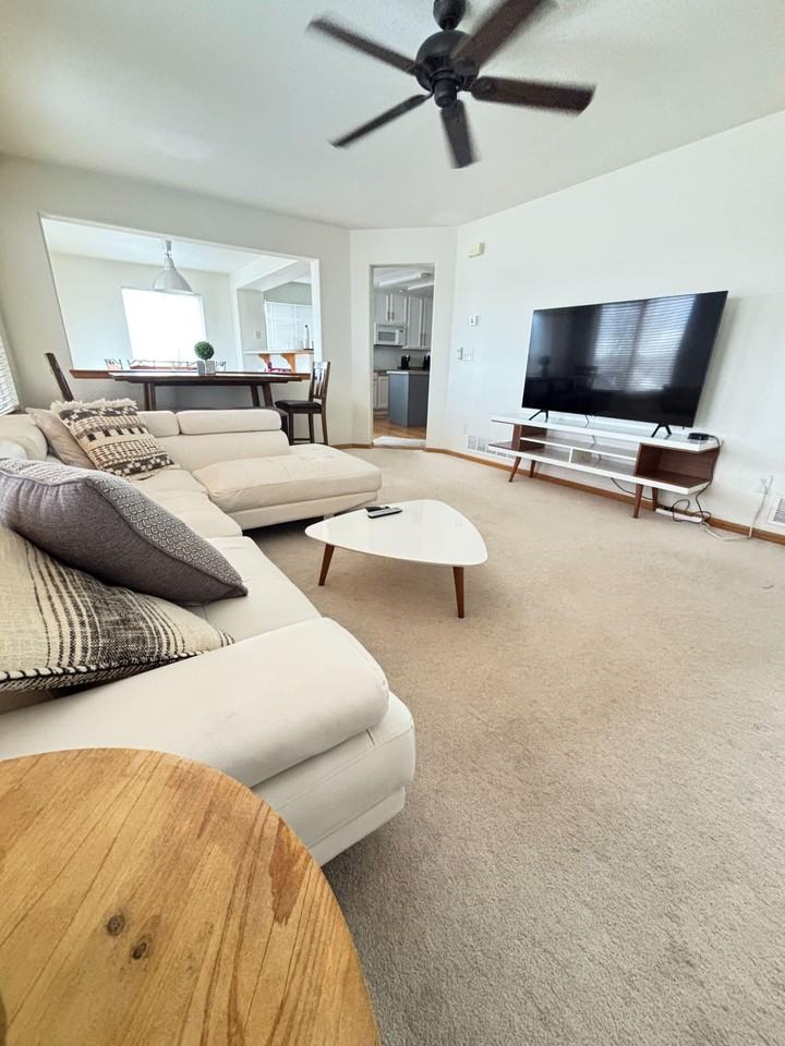 Stockwell Dr - Photo 2 of 20