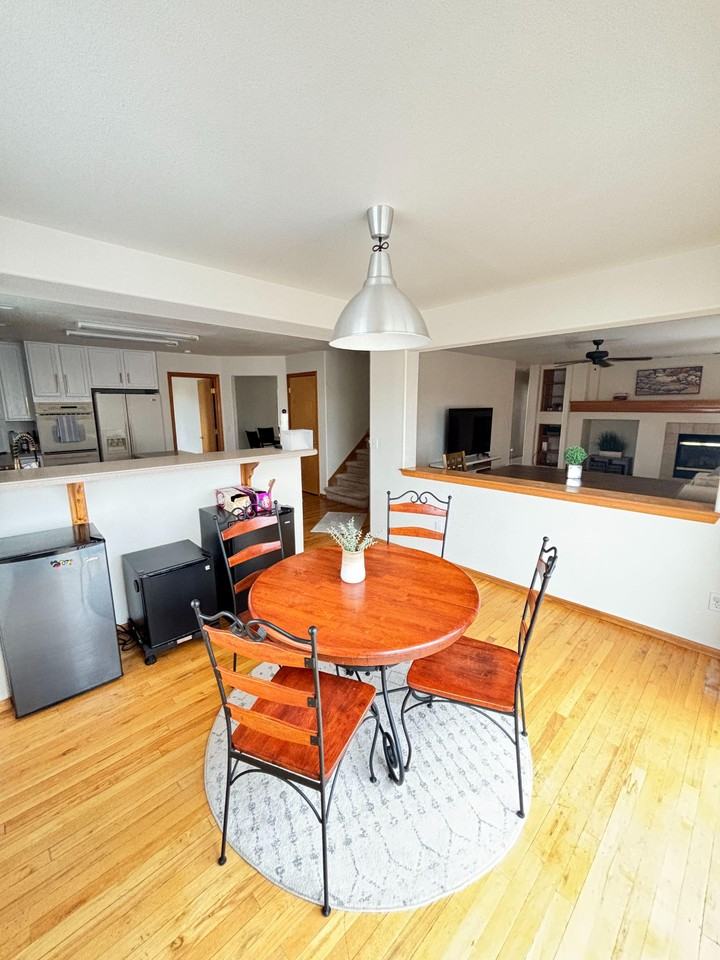 Stockwell Dr - Photo 3 of 20