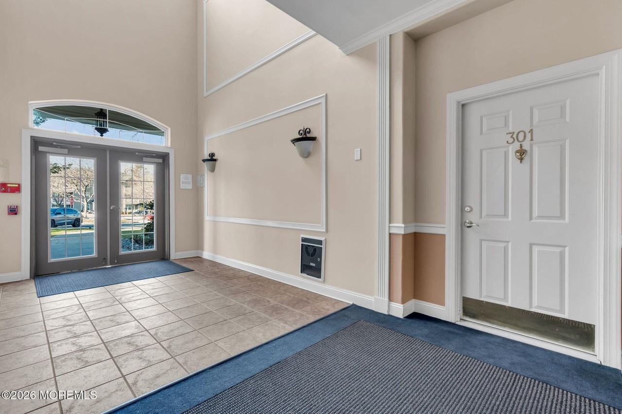 301 Saint Andrews Pl - Photo 2 of 18