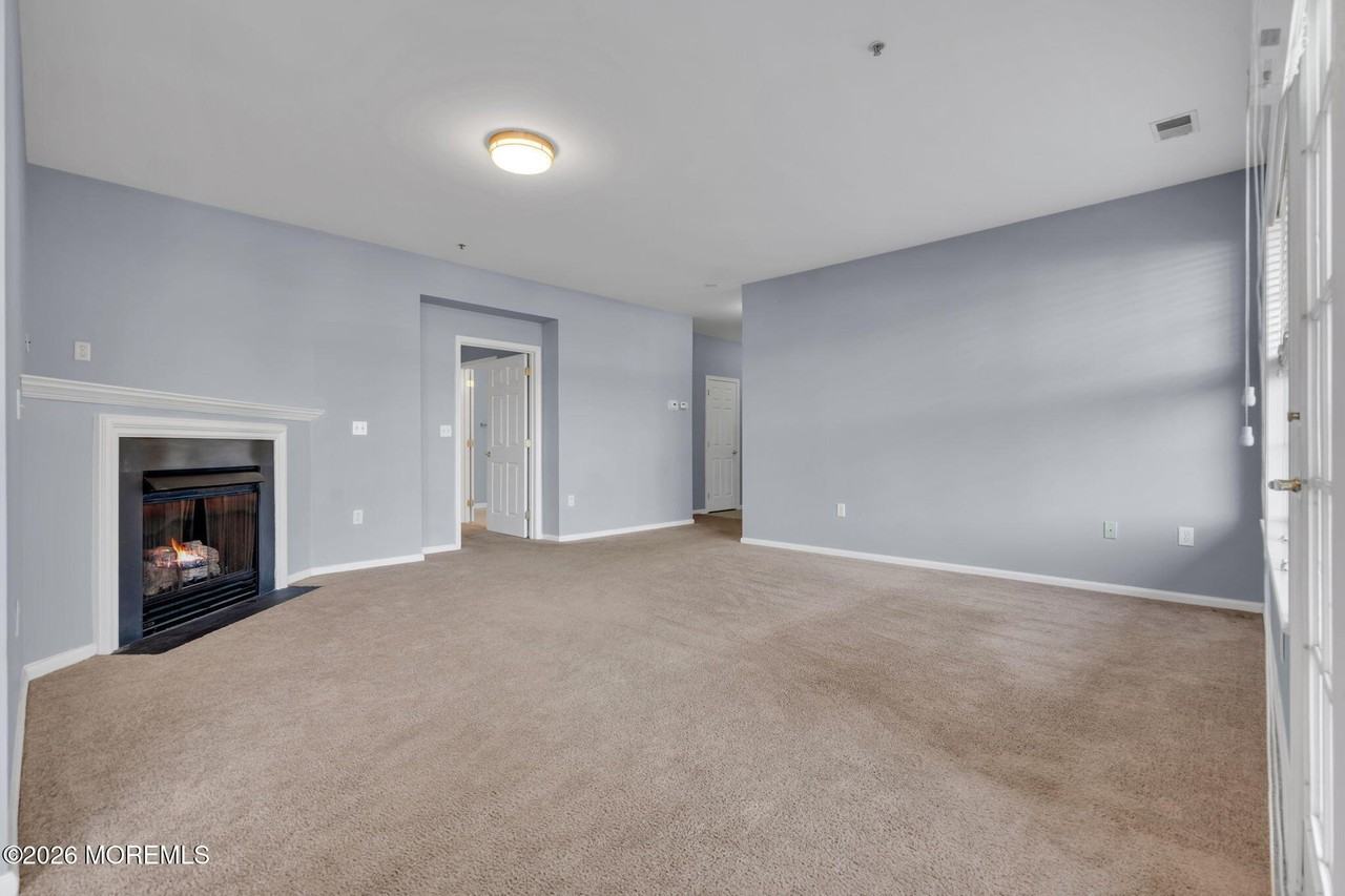 301 Saint Andrews Pl - Photo 5 of 18