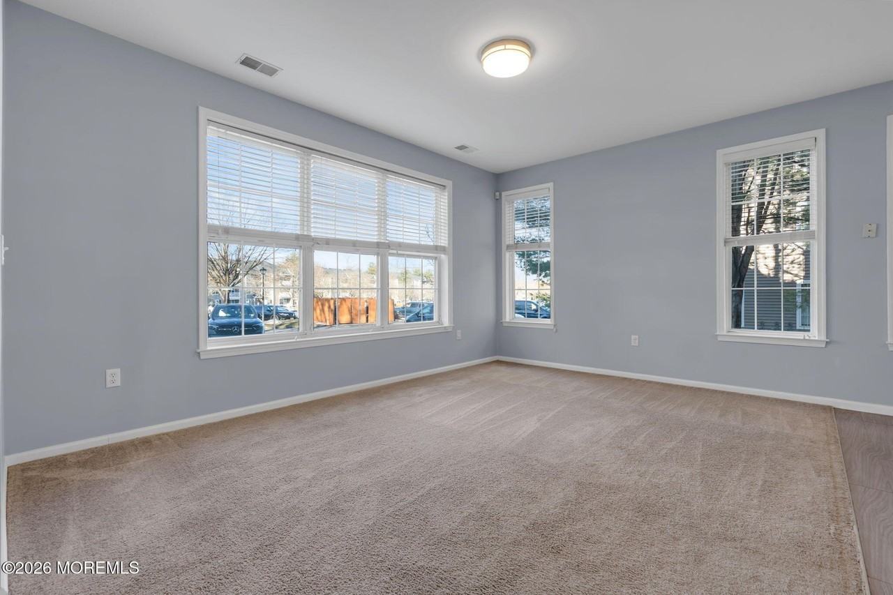 301 Saint Andrews Pl - Photo 6 of 18