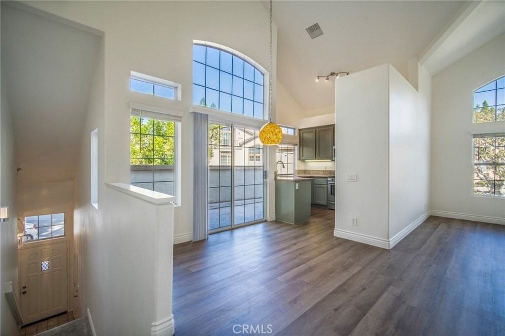 135 Montara Dr - Photo 4 of 17