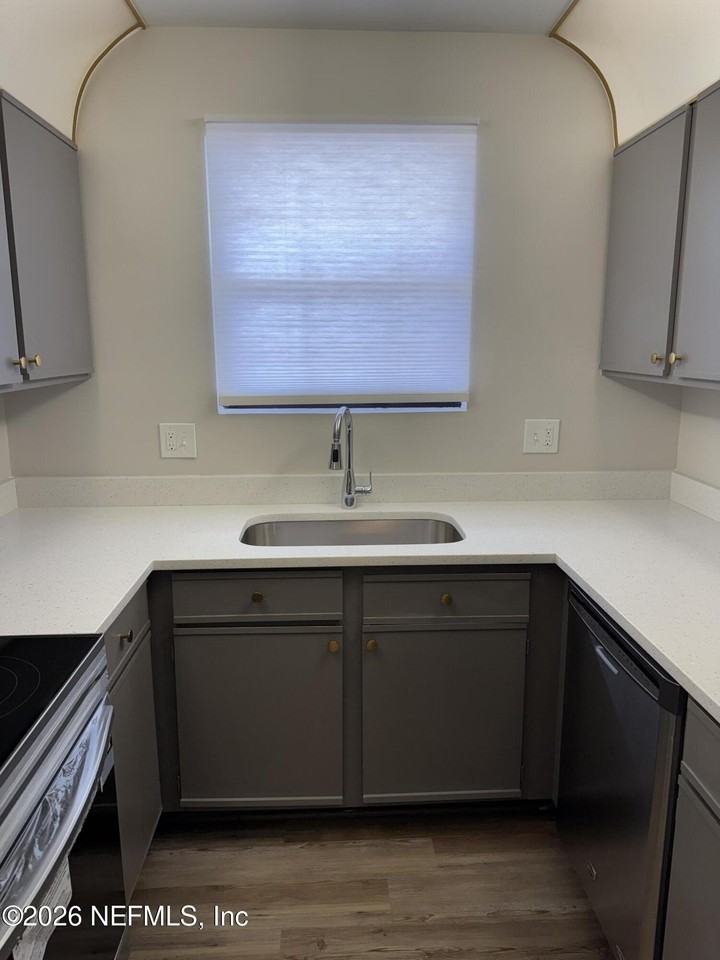 3042 Hampstead Dr - Photo 3 of 27