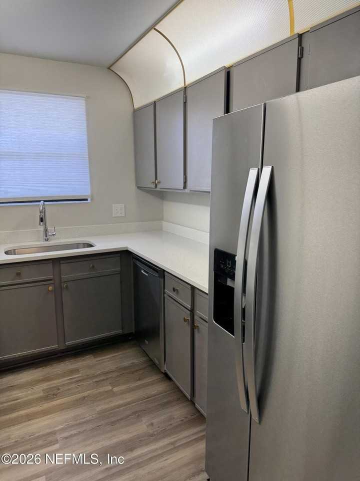 3042 Hampstead Dr - Photo 4 of 27