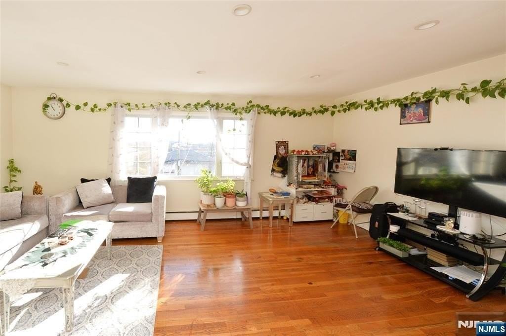 100 Eastern Way - Photo 3 of 16