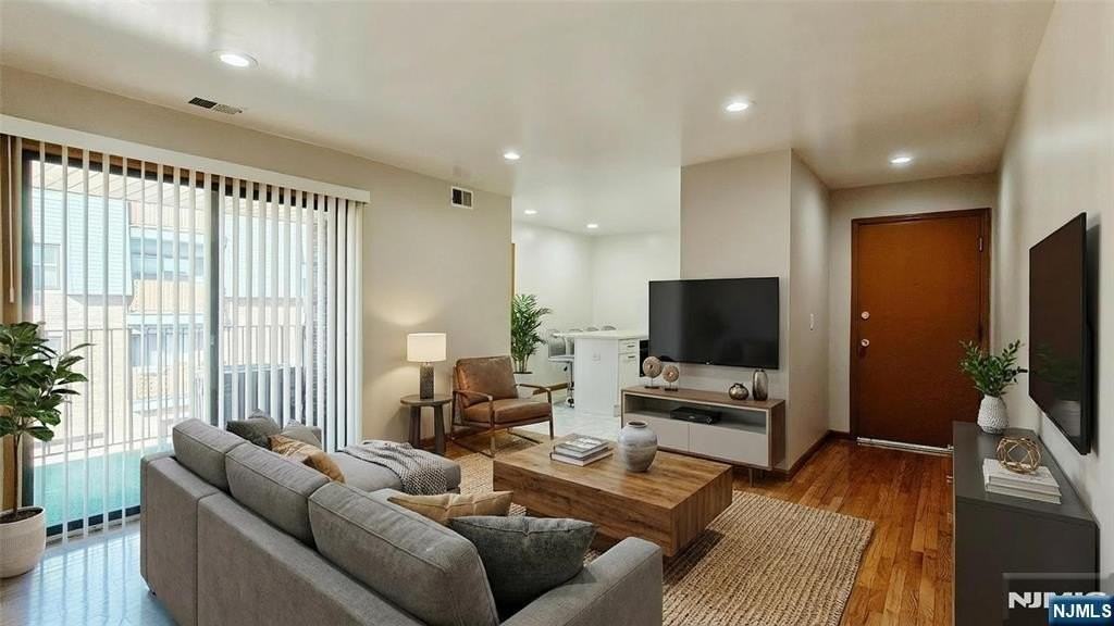 700 Schuyler Ave Apt G34 - Photo 4 of 15