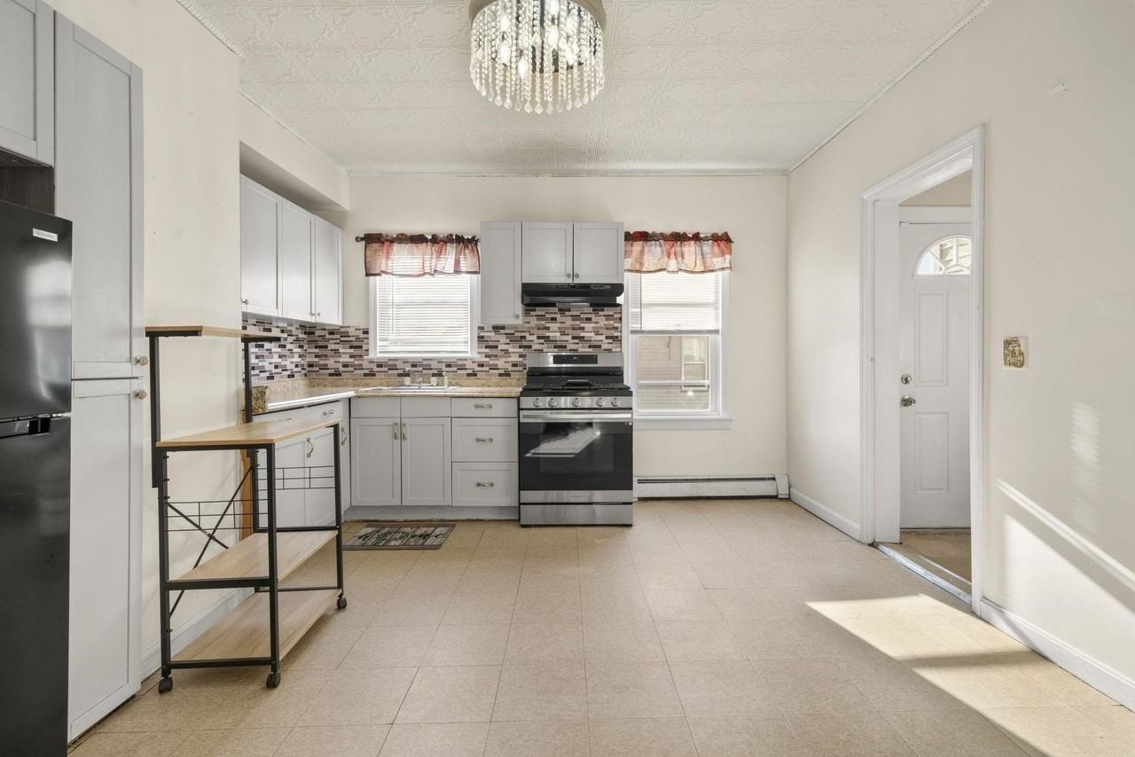 25 Salem St - Photo 6 of 32