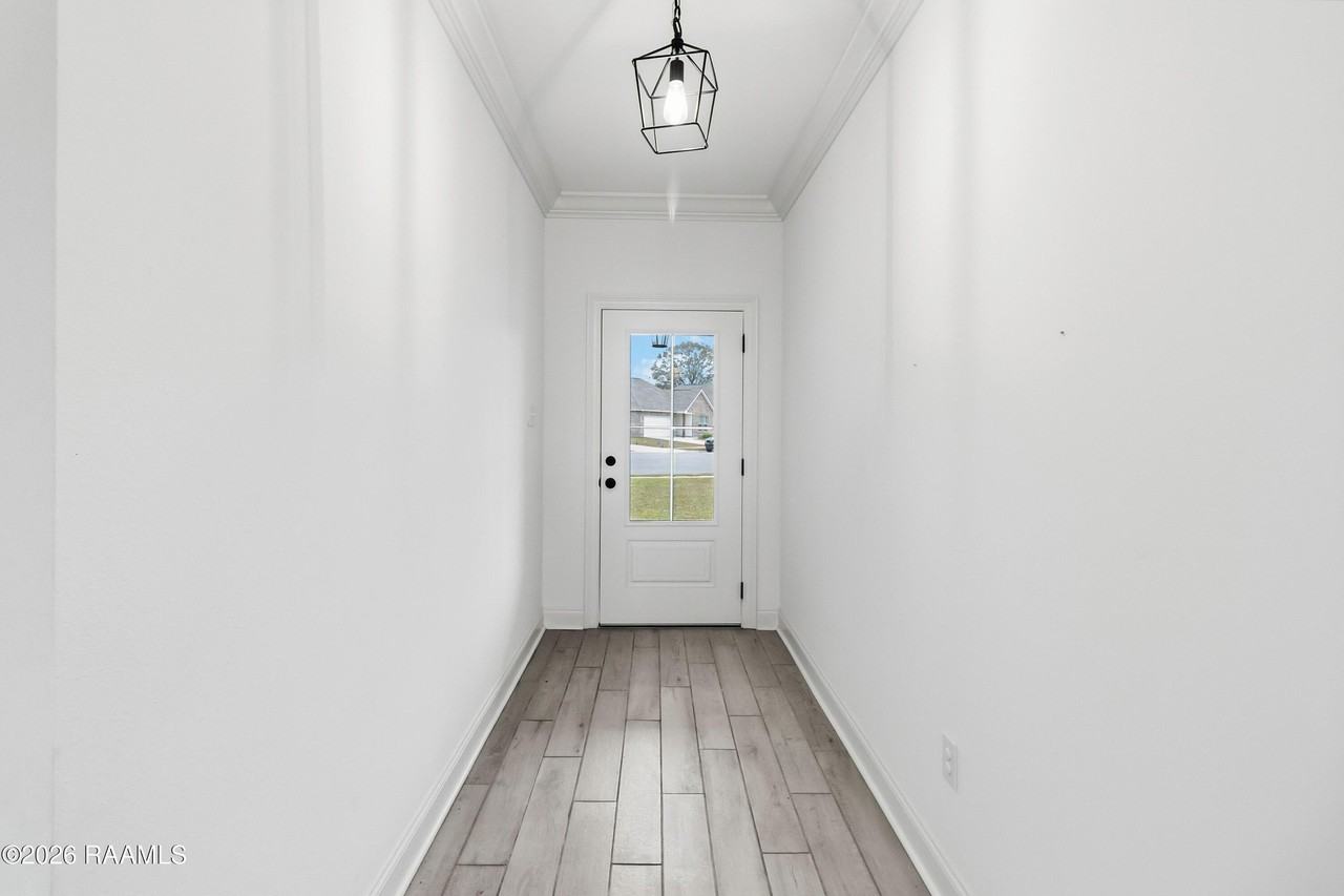 119 Interpreter St - Photo 2 of 29