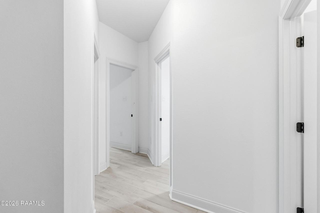 119 Interpreter St - Photo 3 of 29