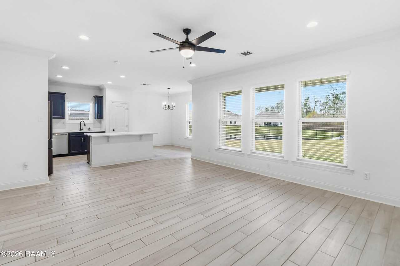 119 Interpreter St - Photo 5 of 29