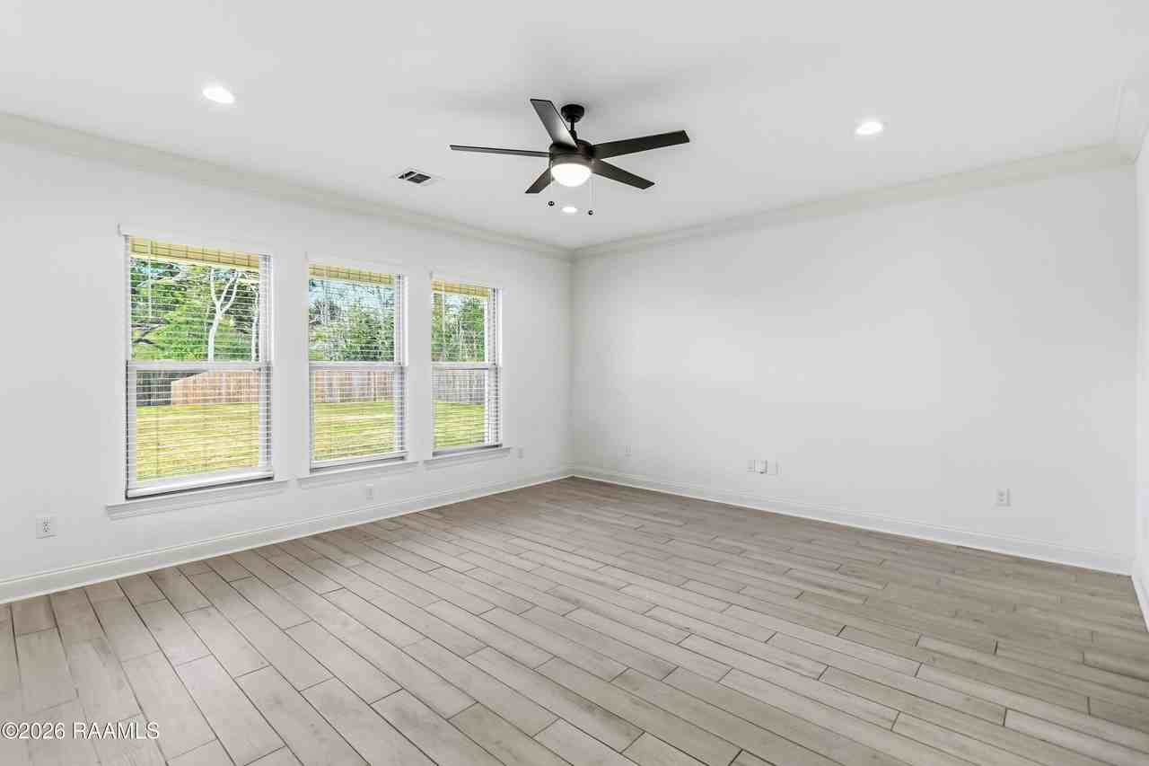 119 Interpreter St - Photo 6 of 29