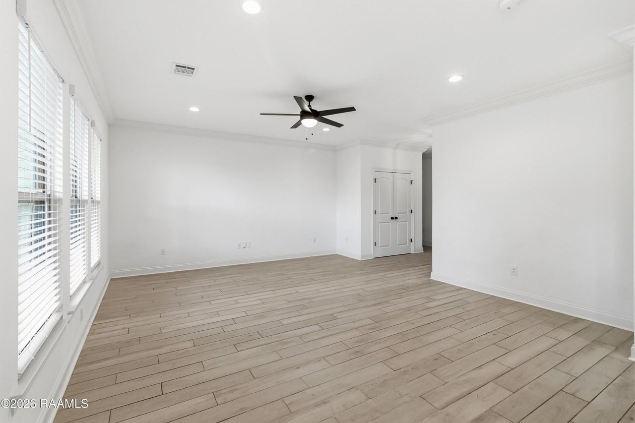 119 Interpreter St - Photo 7 of 29