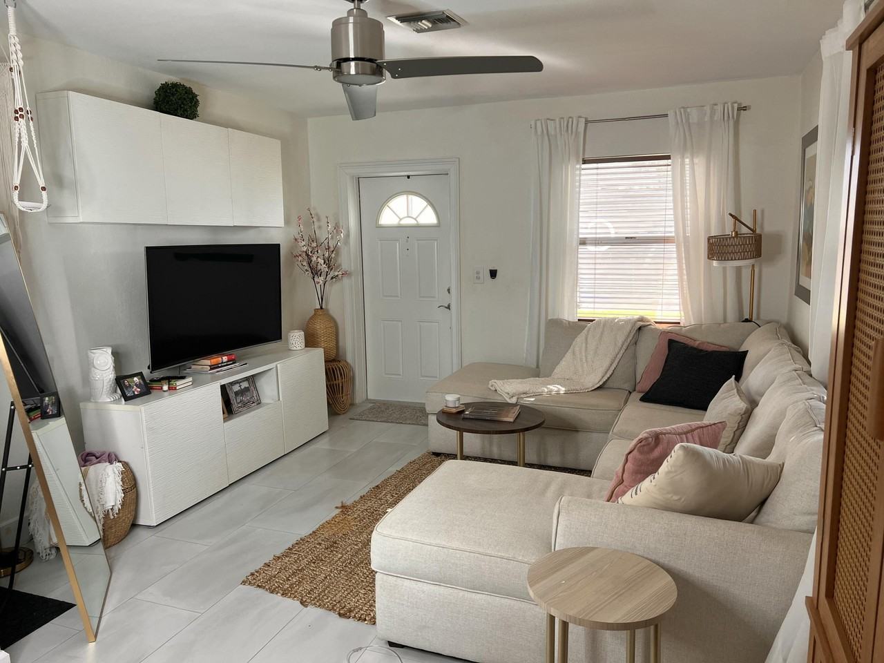 723 W Palm St - Photo 2 of 22