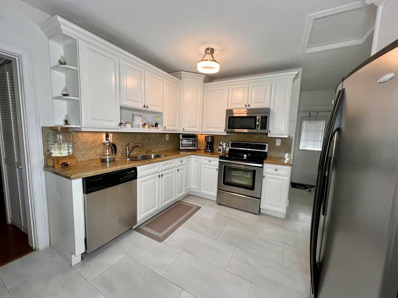 723 W Palm St - Photo 7 of 22