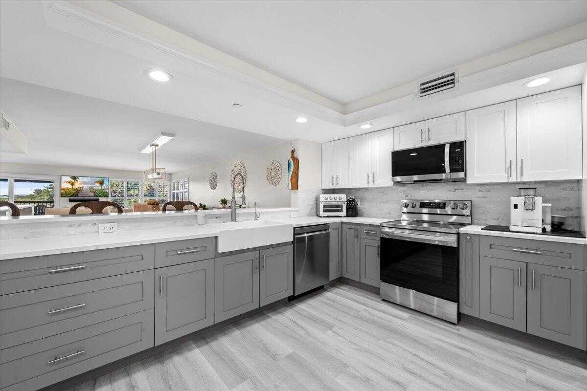 364 Golfview Rd #405 - Photo 3 of 32