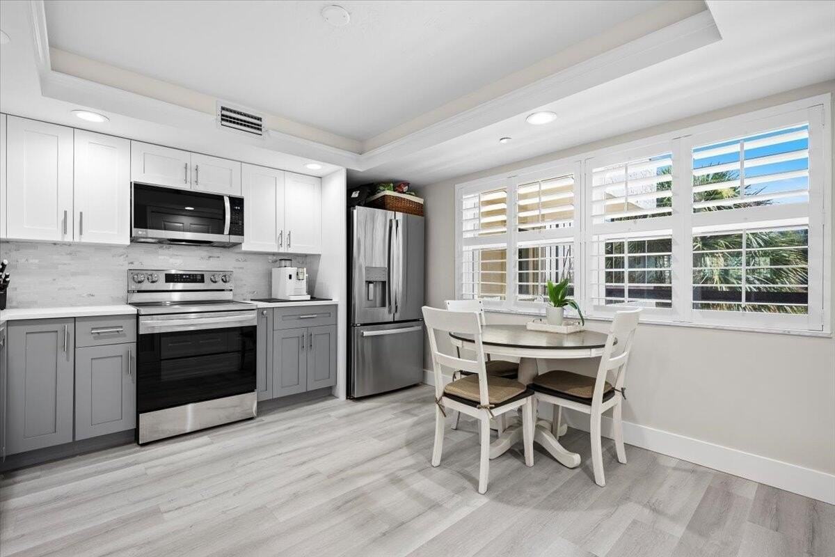 364 Golfview Rd #405 - Photo 4 of 32