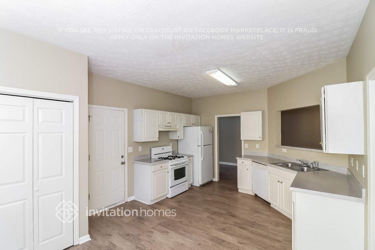 1220 Norwalk Trce - Photo 4 of 14